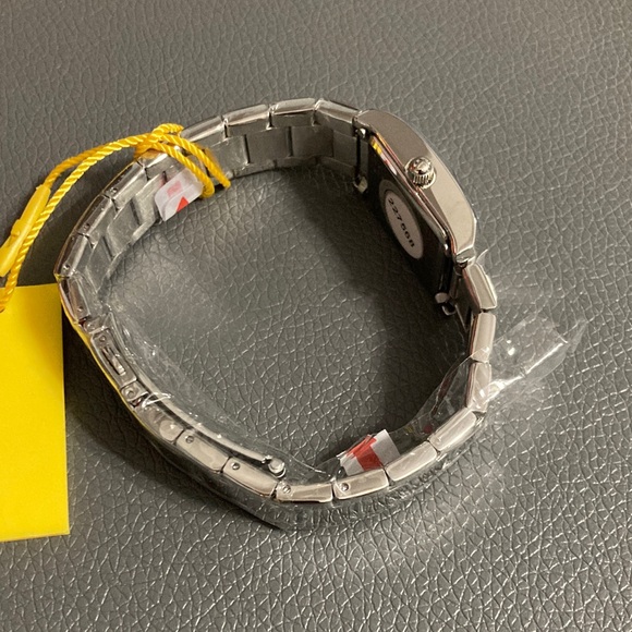 INVICTA Lady 21mm
Stainless Steel Steel Pink dial
PC21 Quartz - Picture 4 of 6